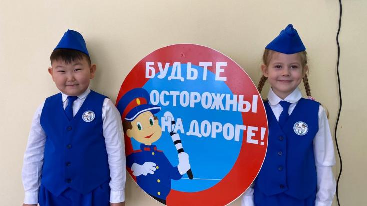 Сотрудники ГИБДД Якутии продолжают принимать воспитанников детских садов в юные помощники инспекторов движени