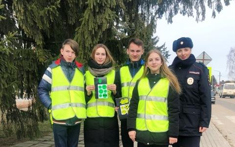 «Вышел в путь – про фликер не забудь!» - с таким призывом Госавтоинспекторы обратились к жителям поселка Хиславичи