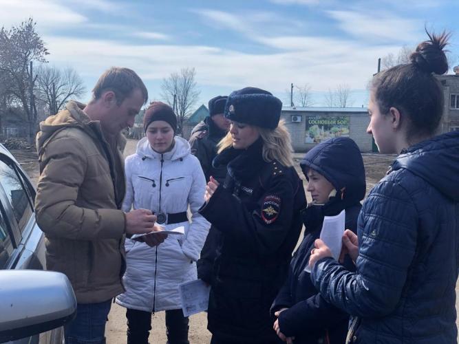 Школьники г. Петровска призвали пешеходов к соблюдению правил дорожной безопасности, а водителей к личной дисциплинированности