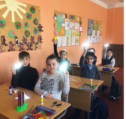Сотрудники Госавтоинспекции Починка провели мастер-класс по изготовлению световозвращающих элементов
