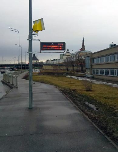 В Казани заряжать информационное табло на остановке будет солнечная батарея.