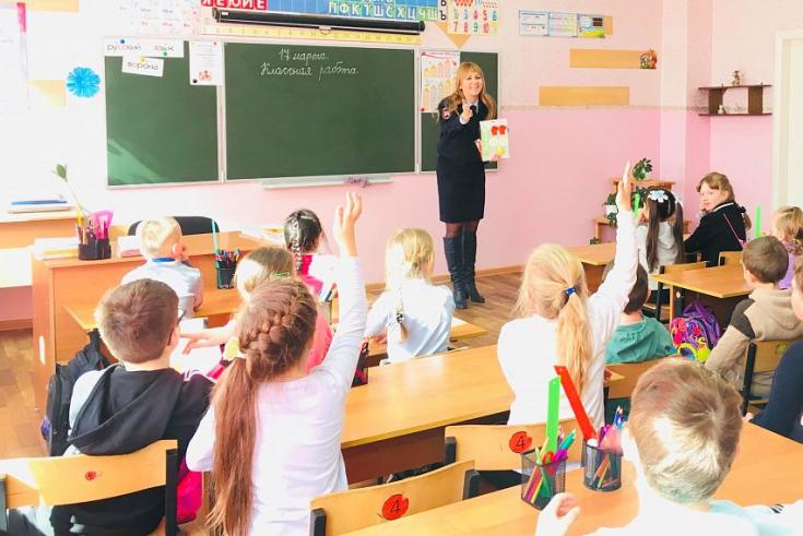 Перед каникулами железногорские Госавтоинспекторы повторили с детьми ПДД