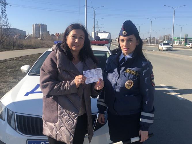 В Балаково автоинспекторы напомнили водителям о правилах перевозки детей