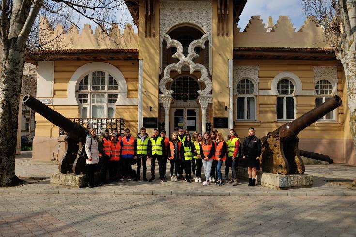 В Евпатории полицейские провели со школьниками «экскурсию безопасности»