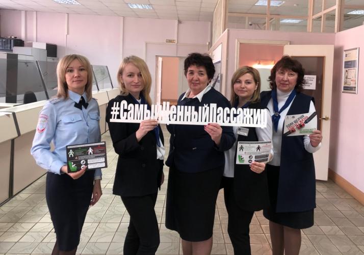 Московской области автоинспекторы продолжают информационную работу по правильной перевозке детей в автомобиле