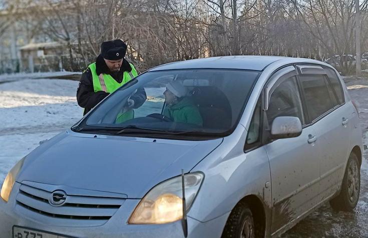 Канские госавтоинспекторы контролируют правила перевозки детей: нарушений очень много