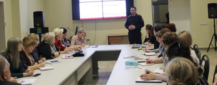 Начальник ГИБДД Енисейска провел рабочую встречу с директорами школ