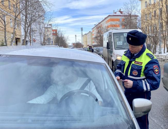 В Мурманске сотрудники Госавтоинспекции провели рейд в рамках оперативно-профилактического мероприятия «Пристегнись!»