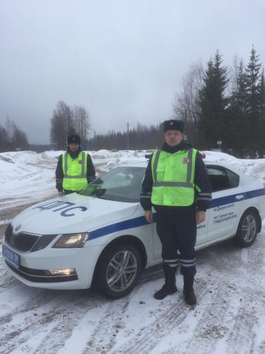 Сотрудники Госавтоинспекции Прикамья оказали помощь автолюбителям