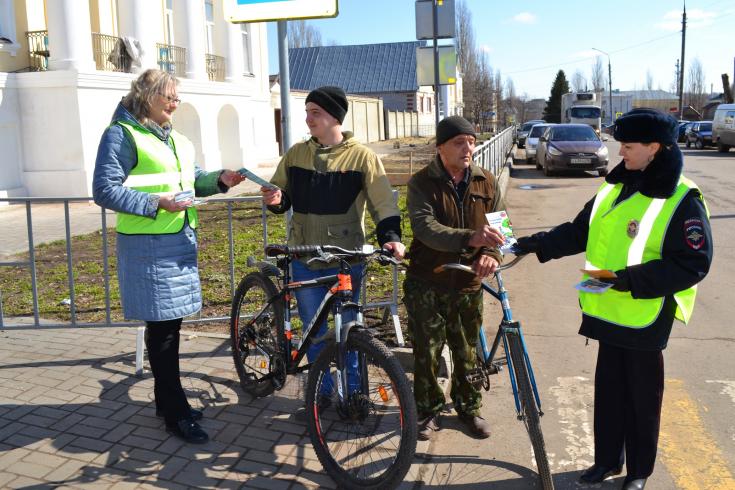 В городе Кирсанове автоинспекторы и «родительский патруль» провели акцию на пешеходном переходе