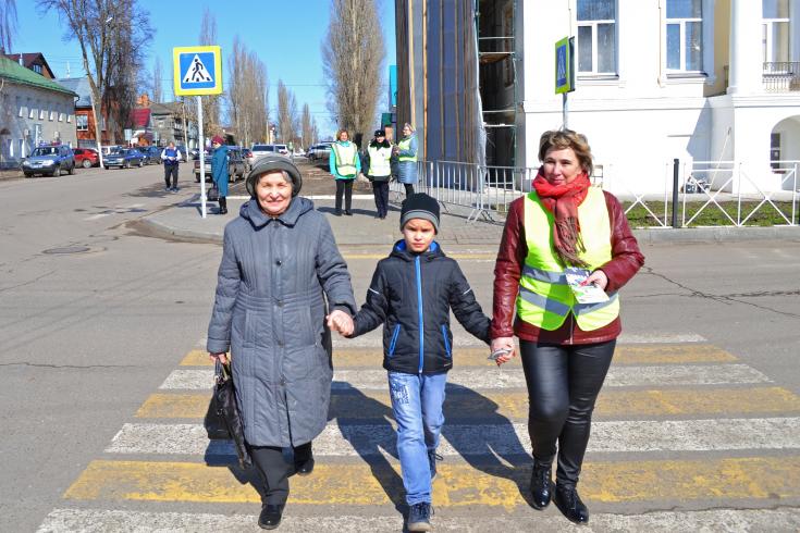 В городе Кирсанове автоинспекторы и «родительский патруль» провели акцию на пешеходном переходе