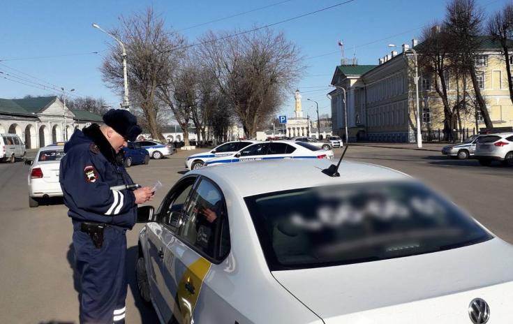 В Костроме продолжаются проверки легковых такси