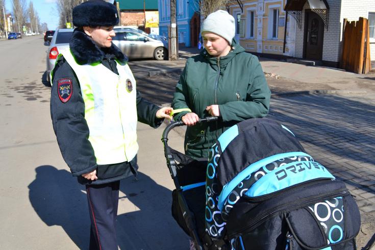 В городе Кирсанове автоинспекторы и «родительский патруль» провели акцию на пешеходном переходе Март, 24  17:55