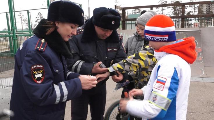 В Улан-Удэ сотрудники Госавтоинспекции провели беседы с юными велосипедистами