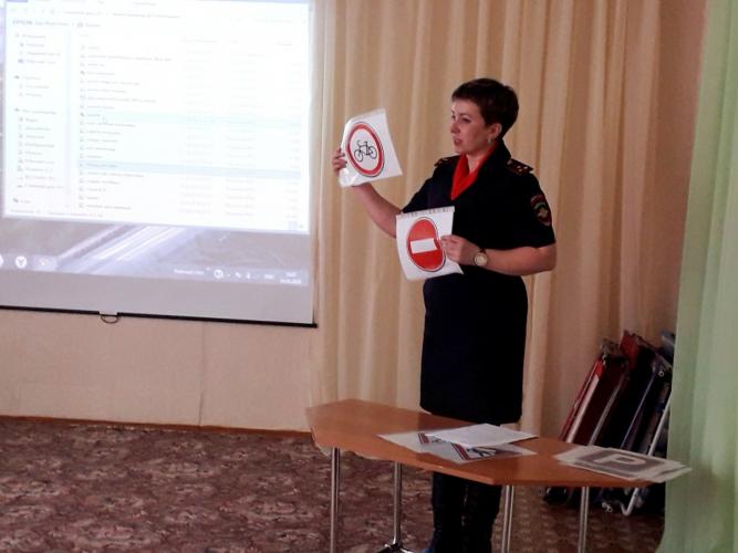 В Кяхтинском районе дошколята повторили правила дорожного движения