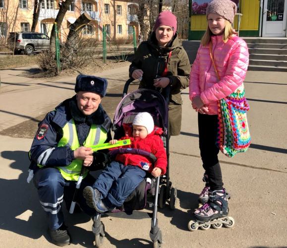 В Подмосковье автоинспекторы проводят инструктажи по безопасному переходу проезжей части