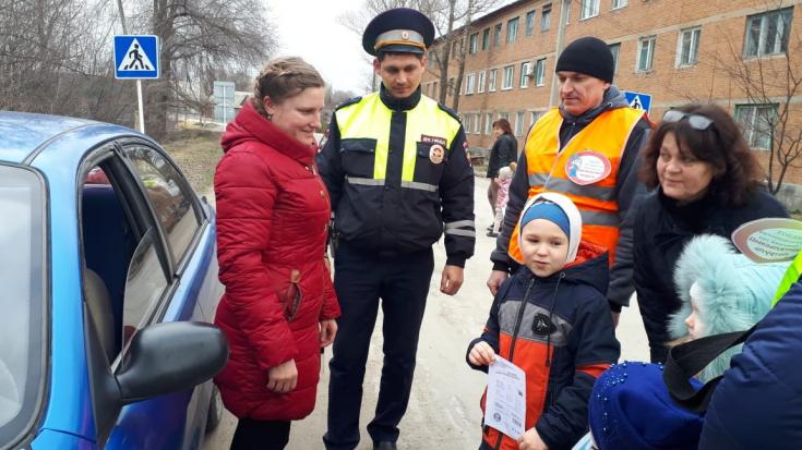 «Я и улица!». Сотрудники ГИБДД провели профилактическую акцию в городе Миллерово