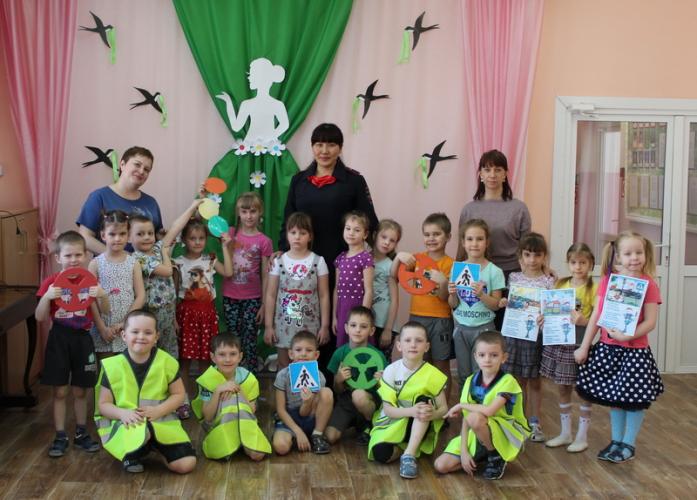 В Вяземском районе сотрудники Госавтоинспекции провели профилактическое мероприятие «Зебра - лучший друг!»