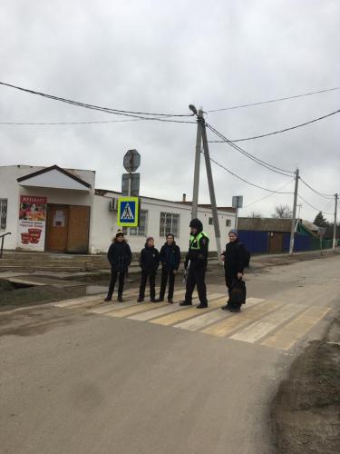 Сотрудники ГИБДД провели акцию «Несовершеннолетний пешеход» в Ремонтненском районе Ростовской области