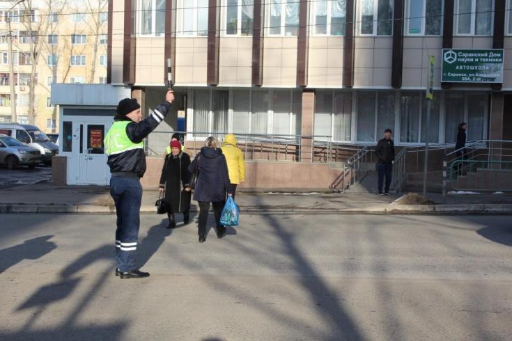 В Саранске сотрудники Госавтоинспекции проводят мероприятие «Пешеходный переход»