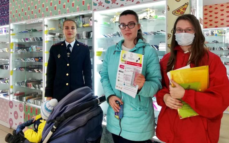 Сотрудники Госавтоинспекции и волонтеры напомнили новгородцам правила безопасности в условиях угрозы распространения инфекционных заболеваний