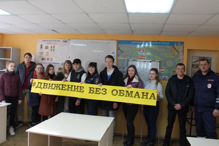 Сотрудники Госавтоинспекции Вологодской области провели лекторий с будущими молодыми водителями в автошколе