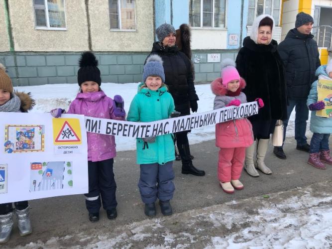 Юные жители Югры призвали водителей и пешеходов быть внимательными на дороге