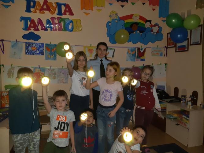 В окружной столице сотрудники ГИБДД посетили Ханты-Мансийский Центр социальной помощи семье и детям