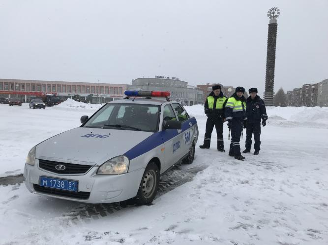 Сотрудники ГИБДД провели рейды вблизи пешеходных переходов города Оленегорска