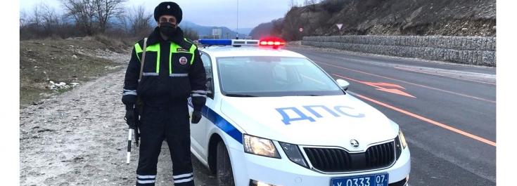 Пользователь социальной сети обратился со словами благодарности в адрес автоинспекторов за оказанную на дороге помощь его отцу
