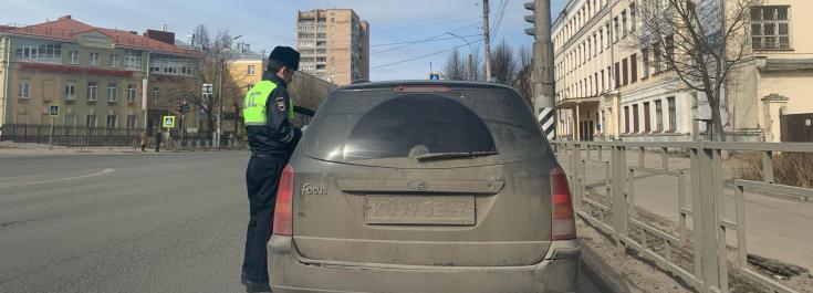 В Иванове сотрудники ГИБДД напомнили автолюбителям о важности читаемых номерных знаков