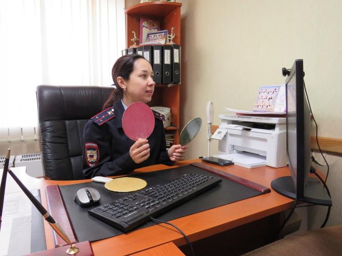 В Междуреченске полицейские проводят для школьников онлайн-уроки по дорожной безопасности