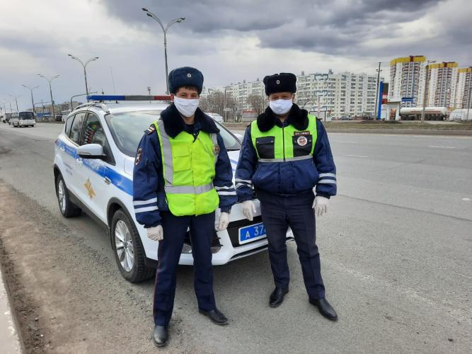 В Татарстане сотрудники ГИБДД оказали помощь мужчине, которому внезапно стало плохо