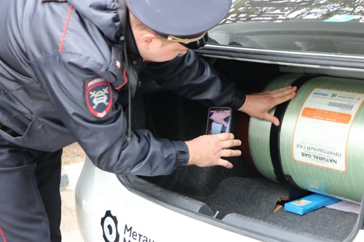 Белгородские автоинспекторы продемонстрировали процедуру переоборудования автомобиля в режиме онлайн трансляции