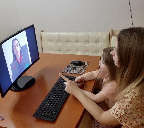 В Мурманске автоинспекторы организовали для детей видеоурок «Изучаем ПДД дома!»