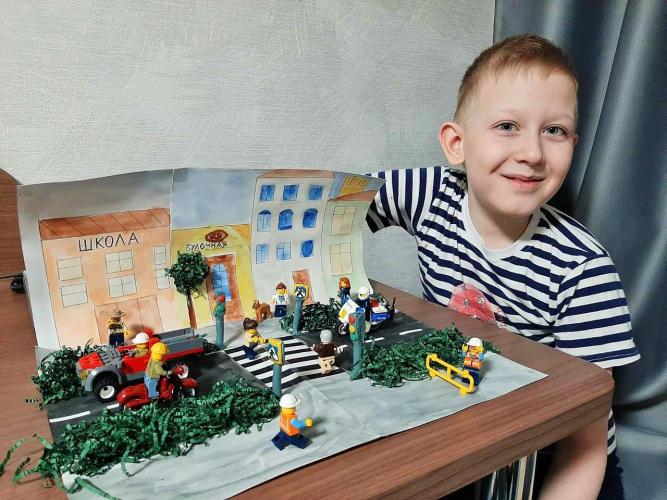 Юные жители Югры, оставаясь дома, повторяют ПДД