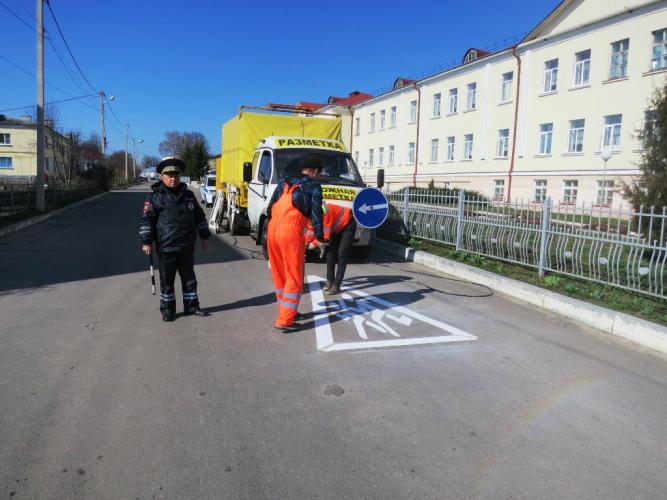 На территории Троснянского района прошла профилактическая акция «Дорожный знак на асфальте»