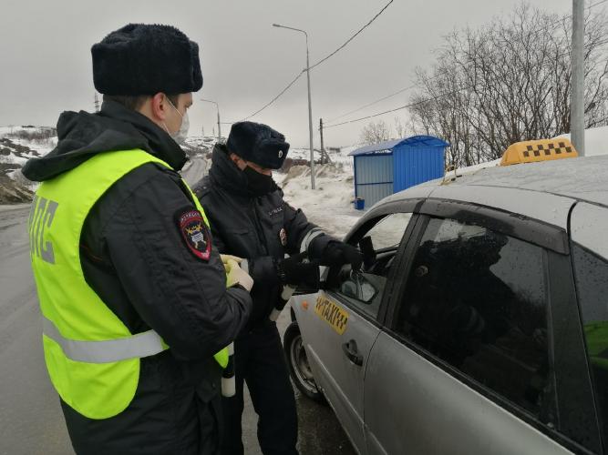 Сотрудниками Госавтоинспекции ЗАТО Александровск проведен рейд в рамках оперативно-профилактического мероприятия «Перевозчик»