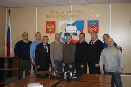 Сотрудники Мурманской Госавтоинспекции поздравили ветеранов службы с праздником