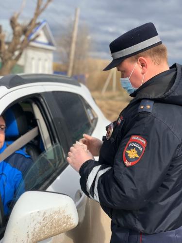 В Пугачеве автоинспекторы провели профилактические беседы с водителями транспортных средств