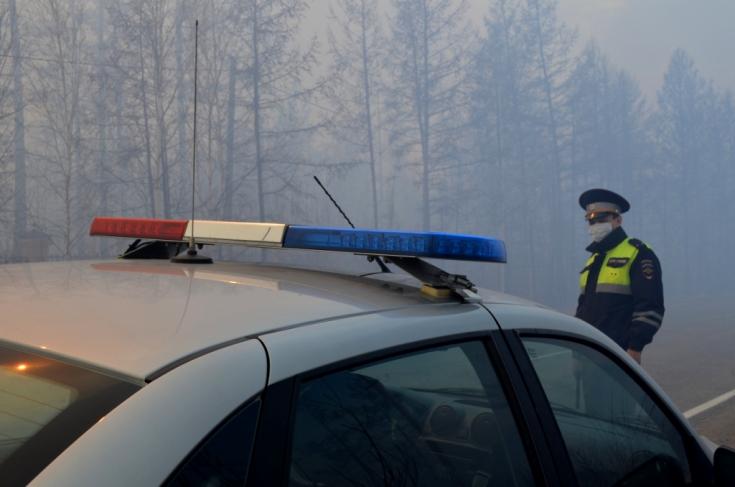Забайкальские автоинспекторы обеспечивают безопасность дорожного движения в местах пожаров