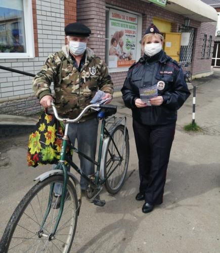 В Аркадаке сотрудники Госавтоинспекции напомнили гражданам о безопасности
