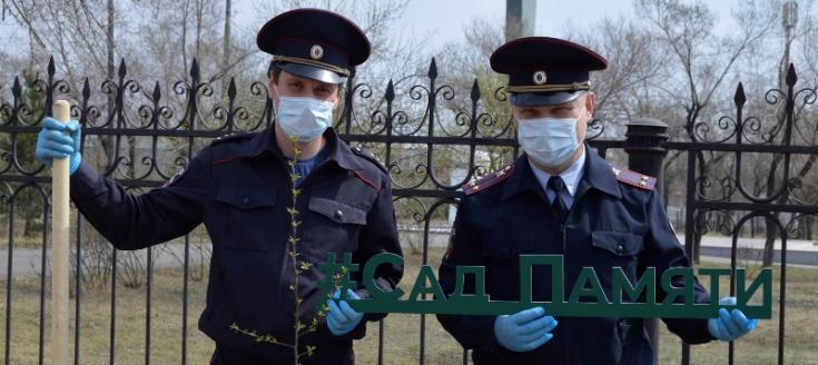 Сотрудники ГИБДД приняли участие в Международной акции «Сад памяти»