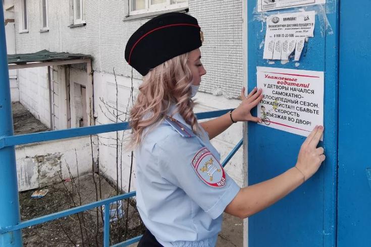 В Енисейске сотрудники ГИБДД проводят профилактическую работу на дворовых территориях