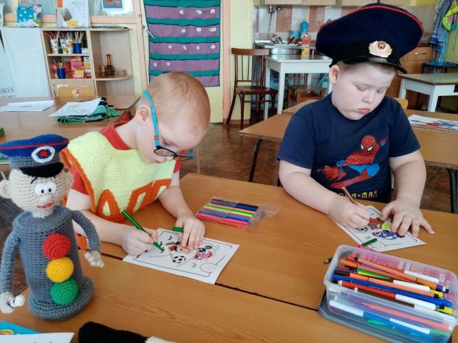 Воспитанники детского сада города Бологое в игровой форме изучают Правила дорожного движения
