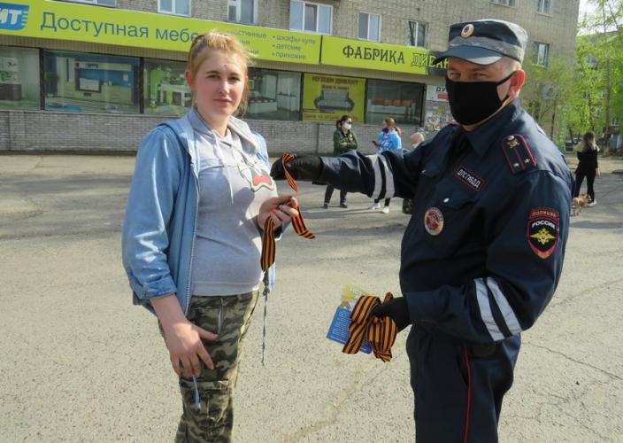 В Хакасии автоинспекторы стали посланниками Всероссийской акции «Георгиевская ленточка»