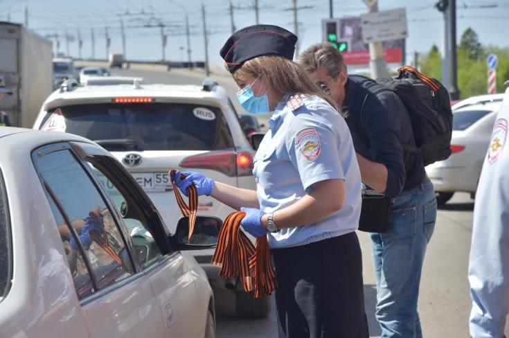 В Омске проходит акция «Георгиевская лента»