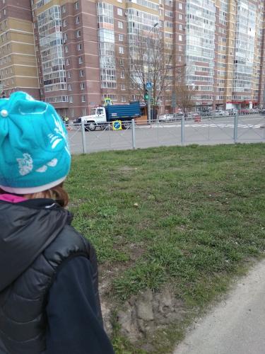 Наносят разметку на дорогах