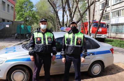 В Липецке инспекторы ДПС потушили пожар в квартире многоэтажного дома
