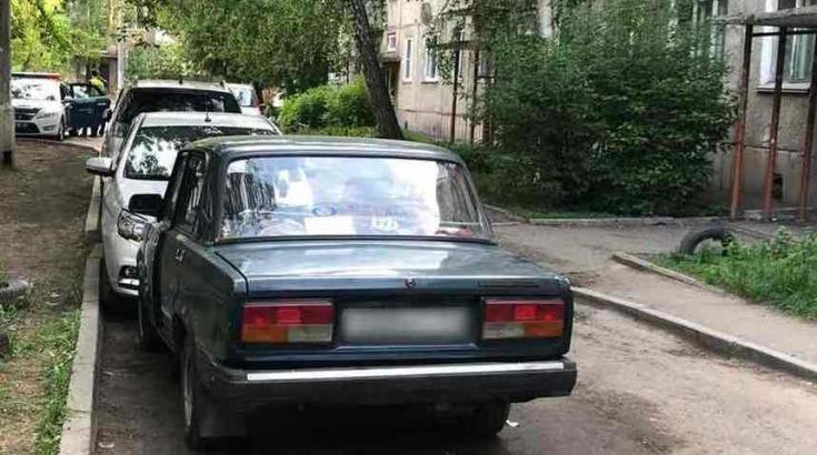 В Красноярске попытка подростков завести автомобиль закончилась ДТП